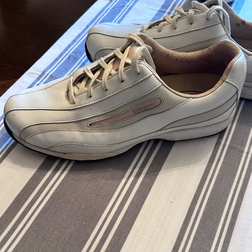 ETONIC WOMENS GOLF SHOES.